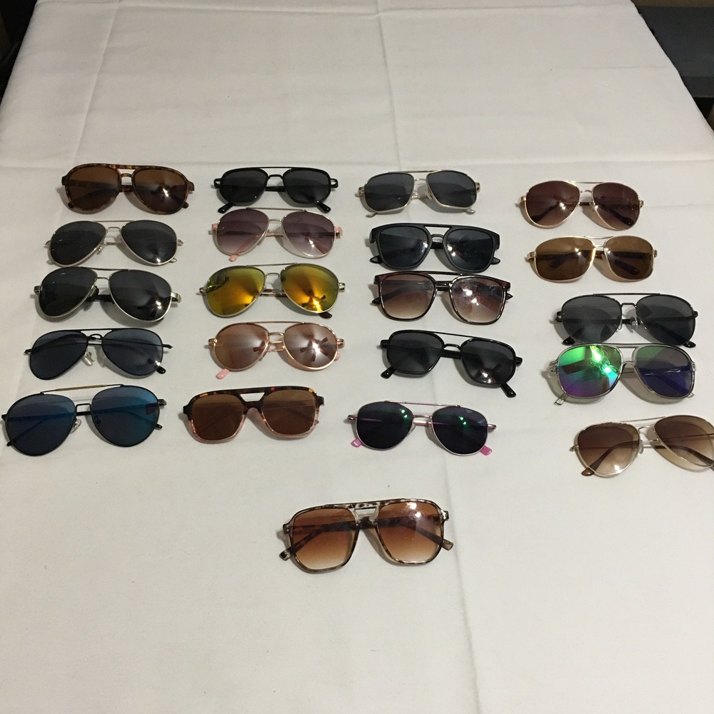 Lot of 21 Mixed Brand Sunglasses Unisex Multicolor Aviator Wayfarer Styles